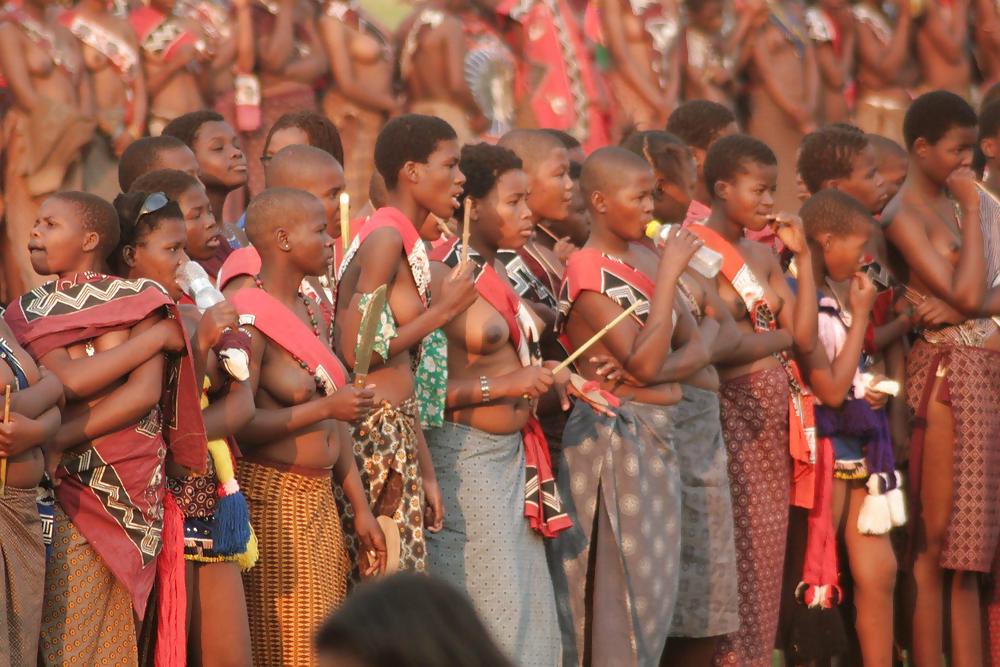 Nackte Mädchen Gruppen 008 - Afrikanische Stammesfeiern 2 #17191430