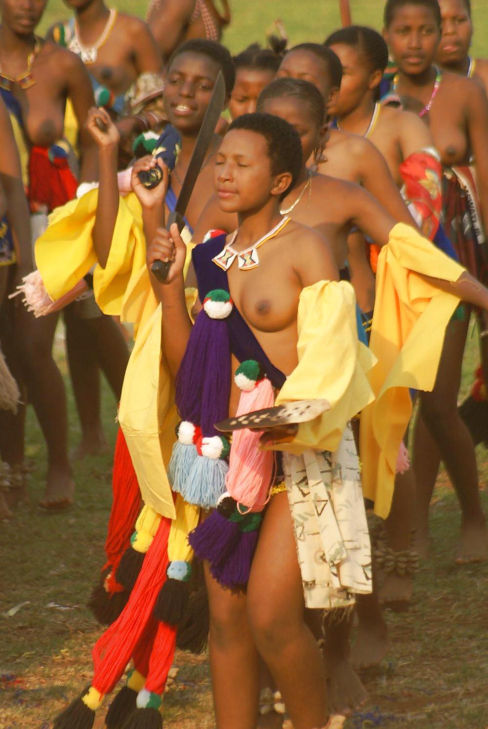 Nackte Mädchen Gruppen 008 - Afrikanische Stammesfeiern 2 #17191440