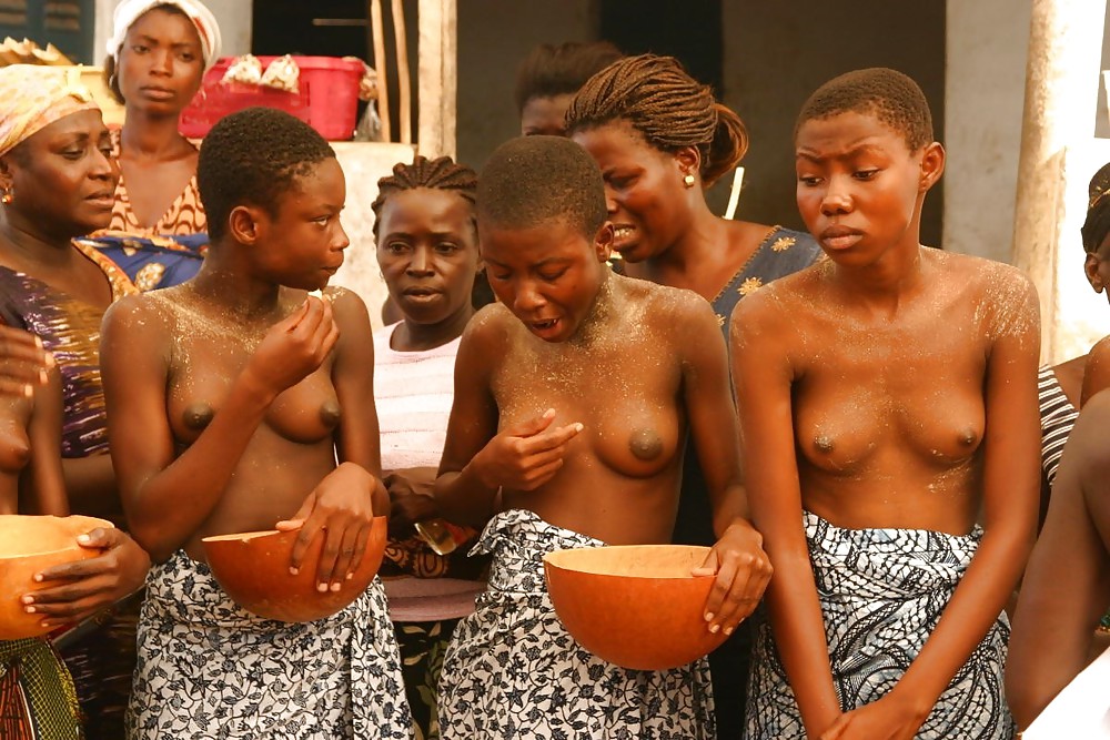 Nackte Mädchen Gruppen 008 - Afrikanische Stammesfeiern 2 #17191491