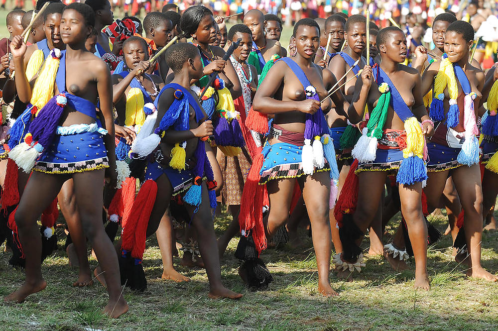 Nackte Mädchen Gruppen 008 - Afrikanische Stammesfeiern 2 #17191503