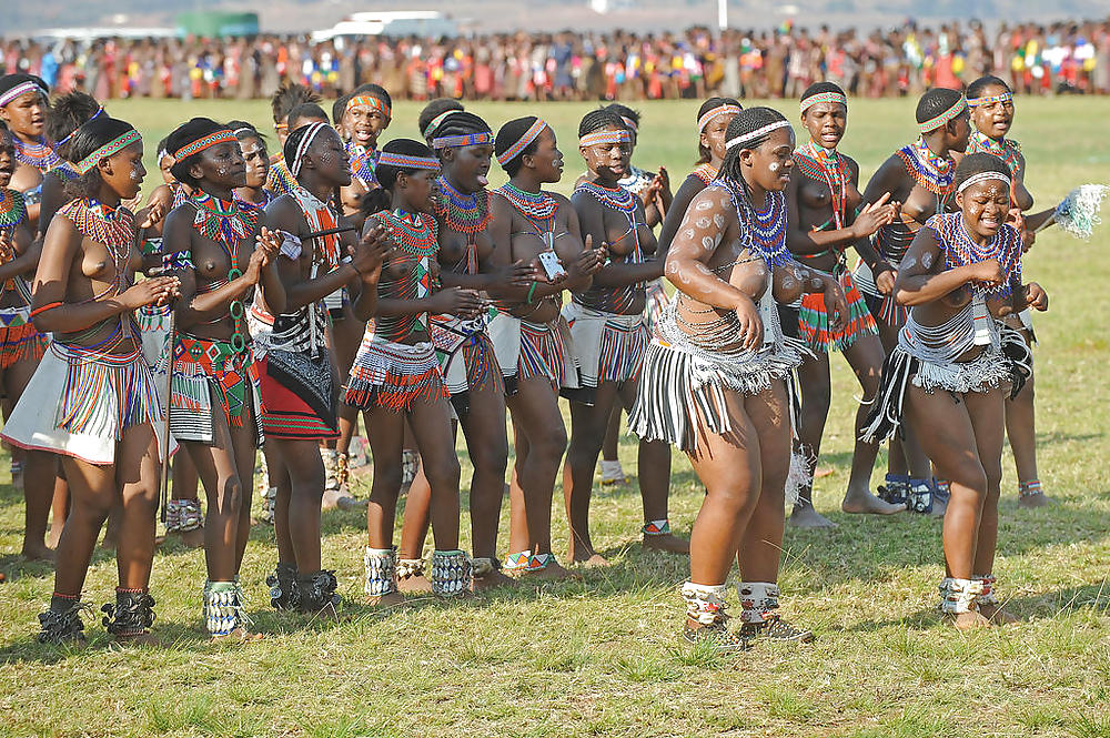 Nackte Mädchen Gruppen 008 - Afrikanische Stammesfeiern 2 #17191523