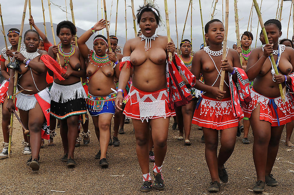 Nackte Mädchen Gruppen 008 - Afrikanische Stammesfeiern 2 #17191558