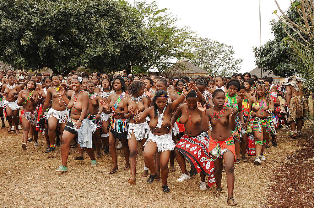 Nackte Mädchen Gruppen 008 - Afrikanische Stammesfeiern 2 #17191580