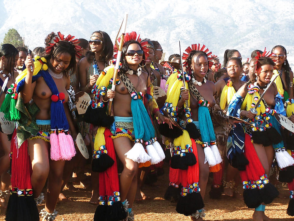 Nackte Mädchen Gruppen 008 - Afrikanische Stammesfeiern 2 #17191586