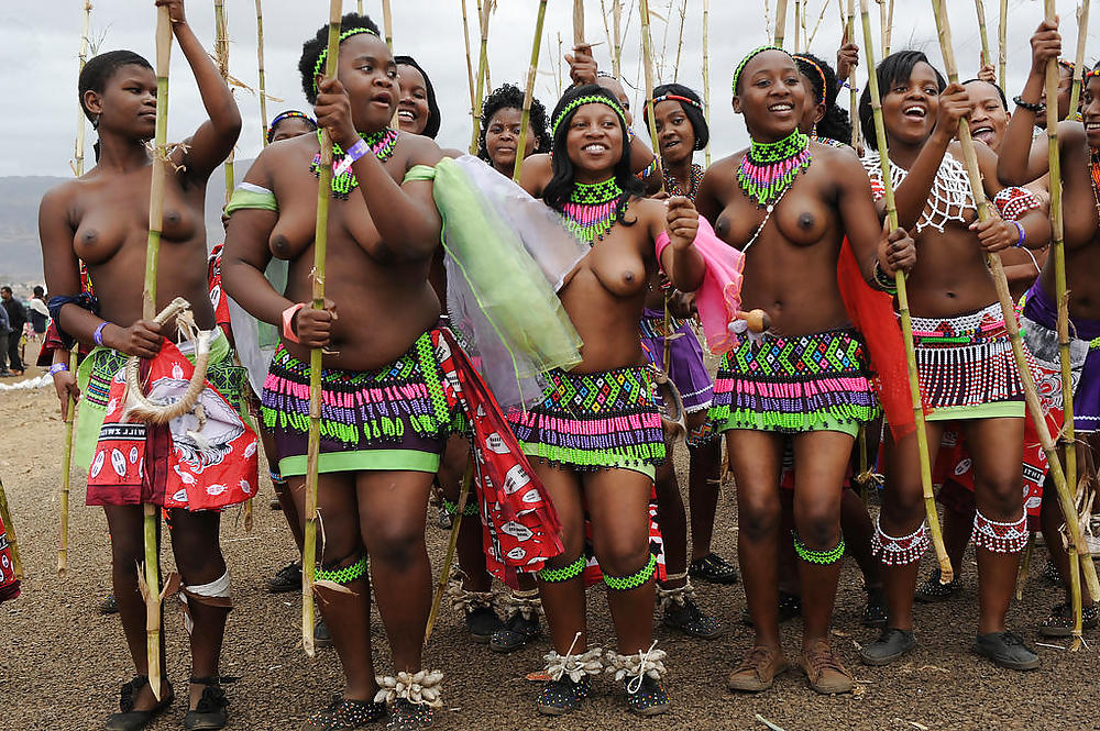 Nackte Mädchen Gruppen 008 - Afrikanische Stammesfeiern 2 #17191606