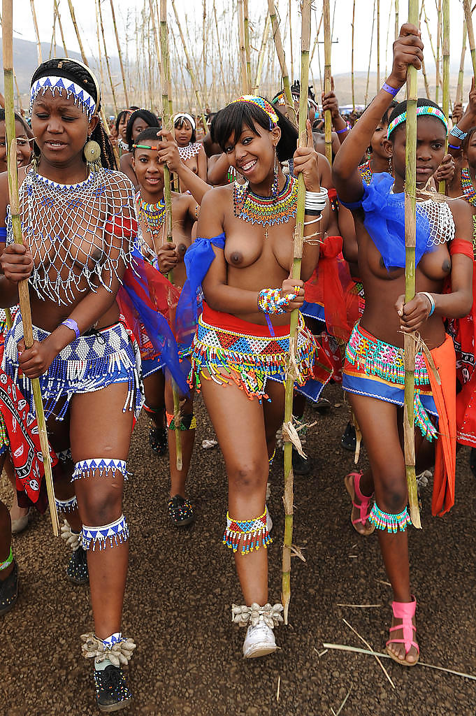 Nackte Mädchen Gruppen 008 - Afrikanische Stammesfeiern 2 #17191615