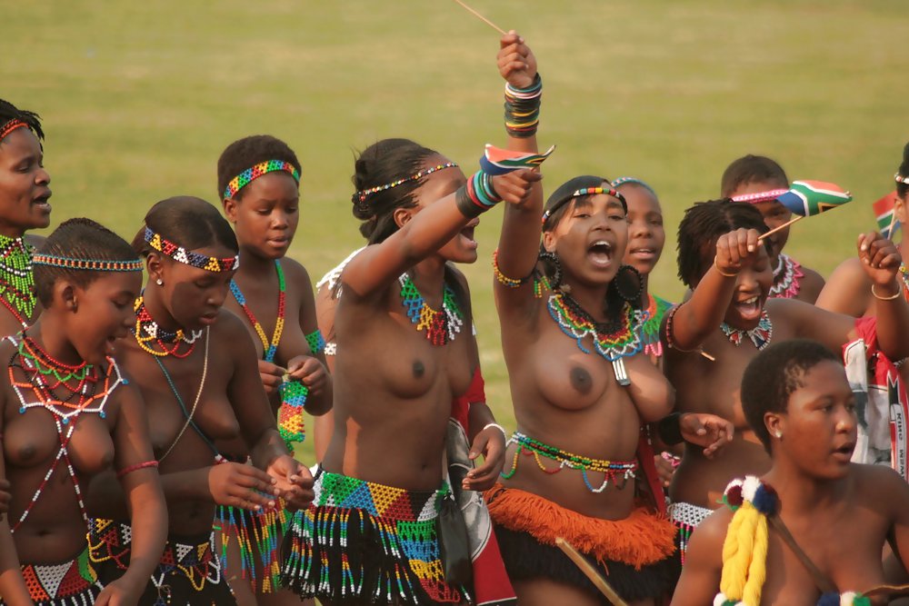 Nackte Mädchen Gruppen 008 - Afrikanische Stammesfeiern 2 #17191637