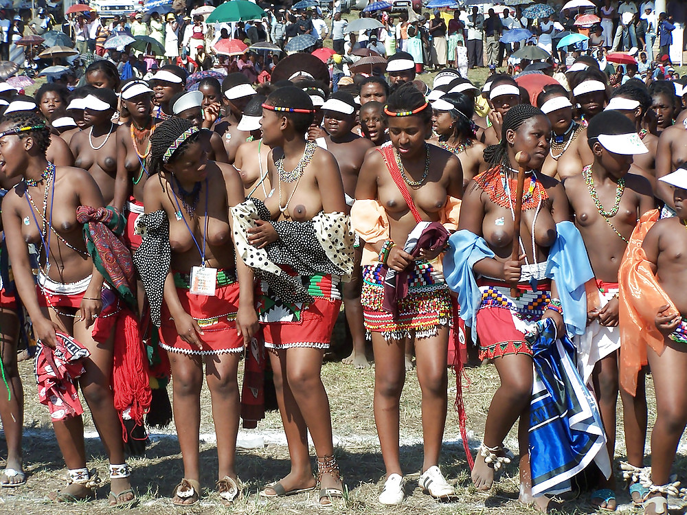 Nackte Mädchen Gruppen 008 - Afrikanische Stammesfeiern 2 #17191655