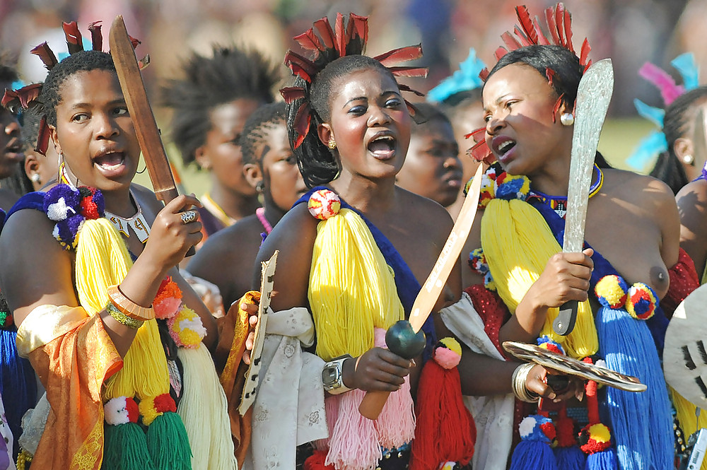 Nackte Mädchen Gruppen 008 - Afrikanische Stammesfeiern 2 #17191693