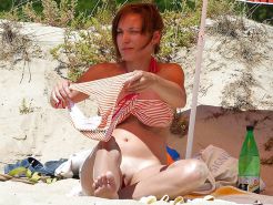 Porno Bilder - Nackte rothaarige Frau am Strand Porno Bilder - Nackte rothaarige Frau am Strand