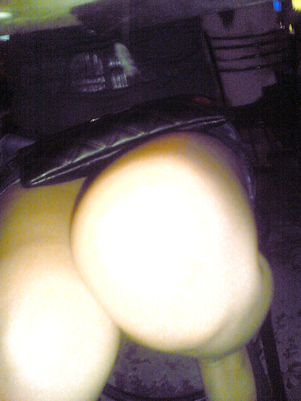 Under the table #4120384