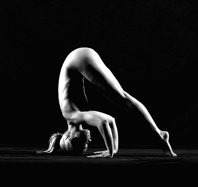 Yoga desnudo
 #9364731