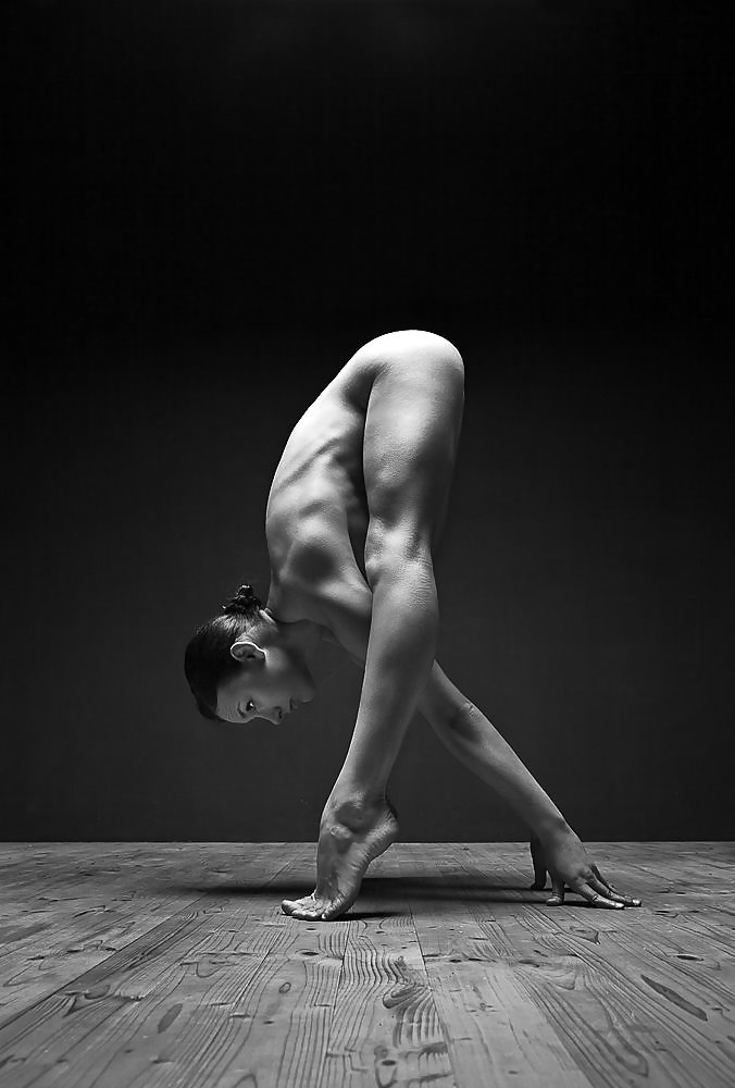 Yoga desnudo
 #9364972