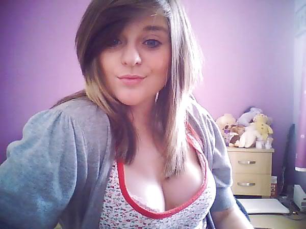 Some teen slags who need a good splashing #4308769