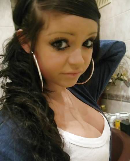 Some teen slags who need a good splashing #4308796