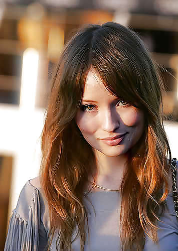 Emily Browning #18031213