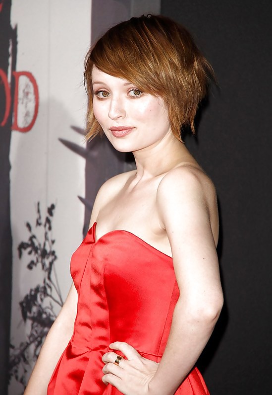 Emily Browning #18031224