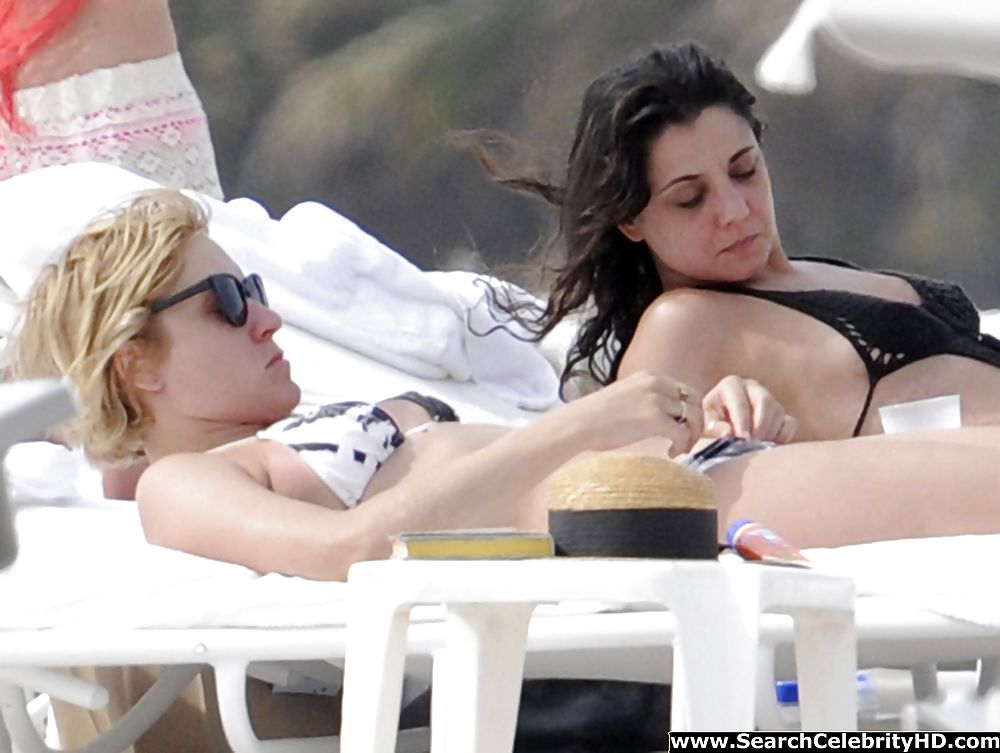 Chloë Sevigny Zeigt Bikini Körper In Miami Beach Ab #17328496