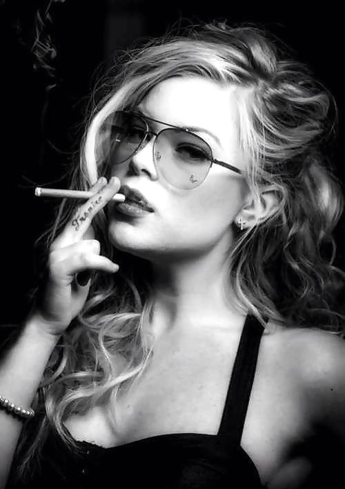 Smokin Twits
 #21564676