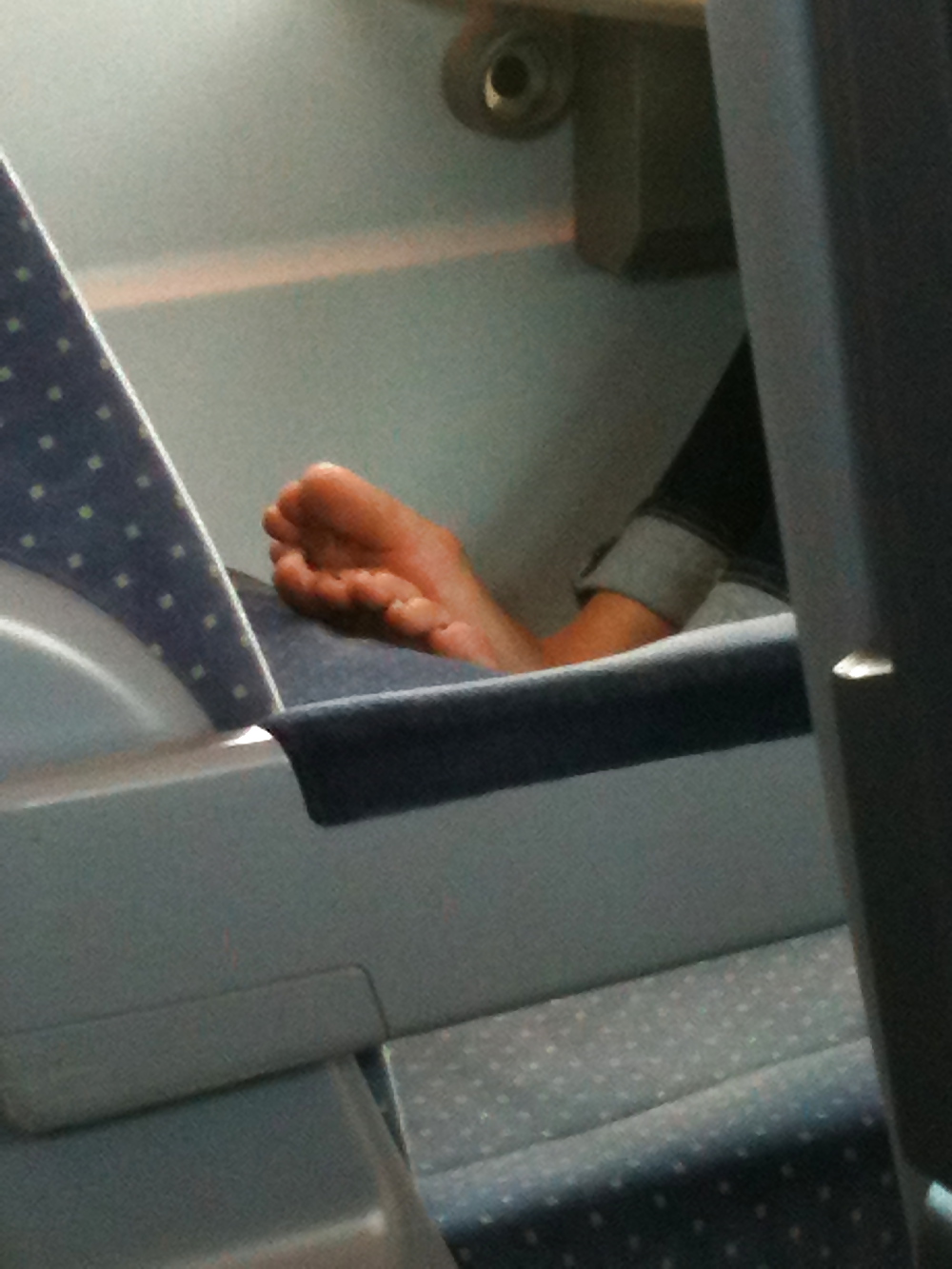 Pictures Of A Train Ride (feet) - Bilder Einer Zugfahrt #12269891