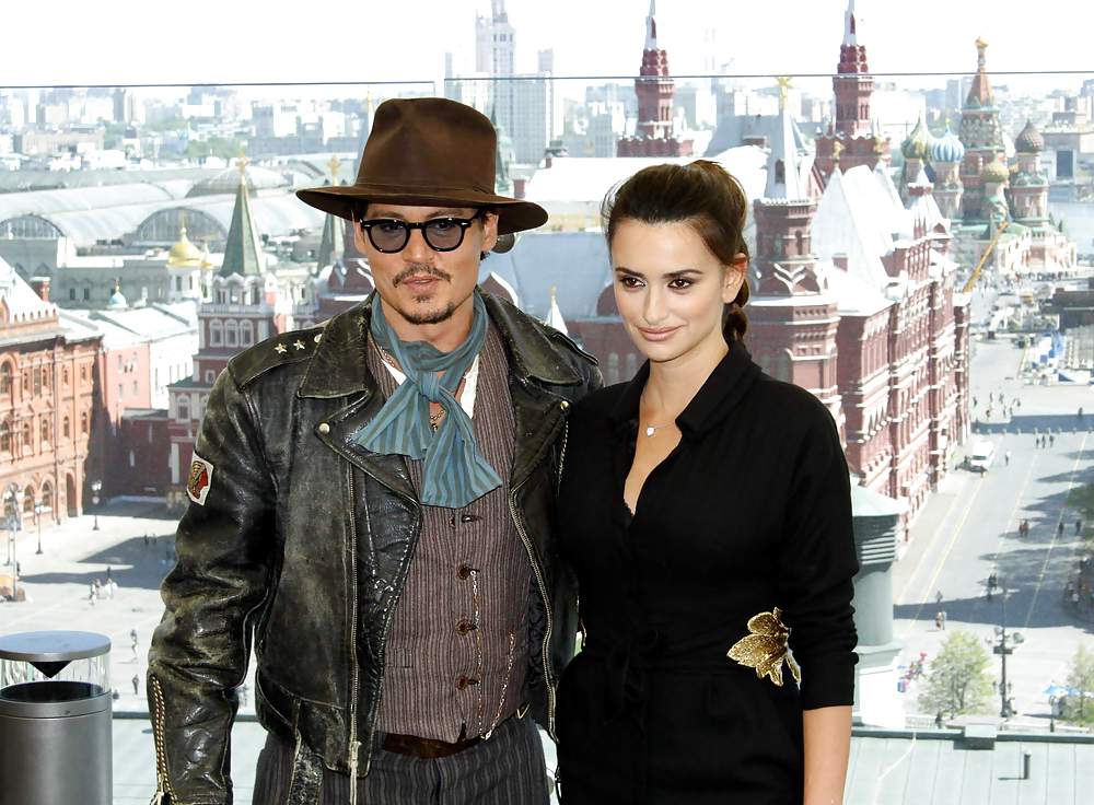 Penelope Cruz POTC On Stranger Tide Photocall in Moscow #5056606