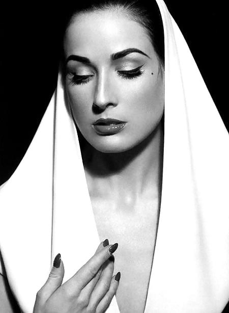 Females, ode to beauty