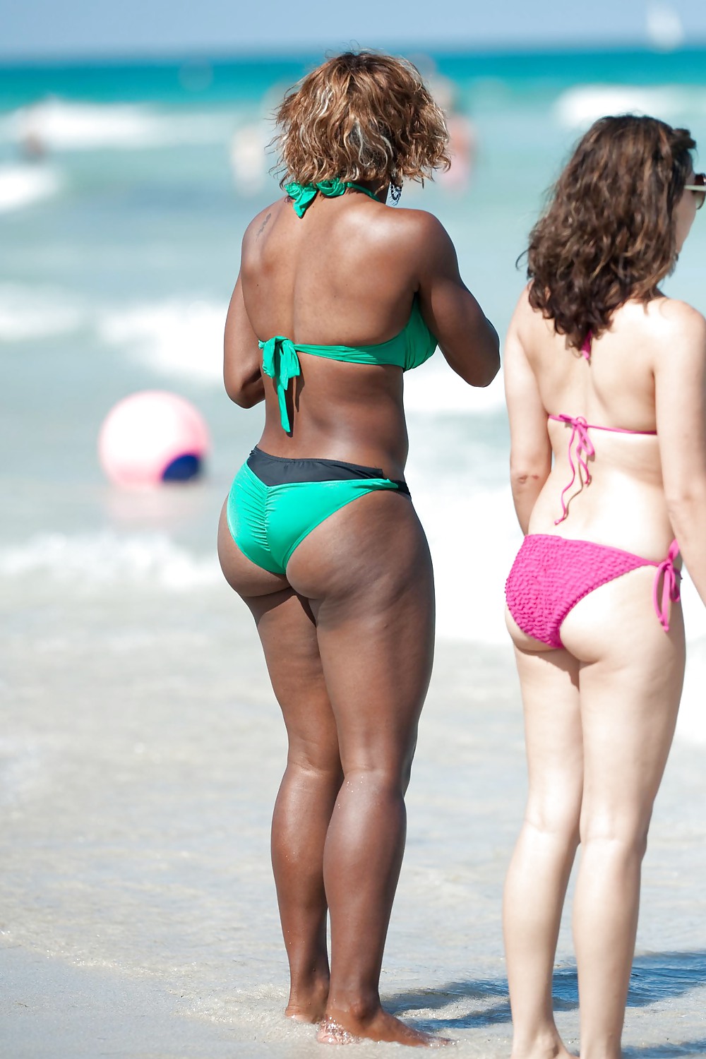 マイアミのビーチでのセレナ・ウィリアムズのモンスターのお尻とおっぱい
 #3191472