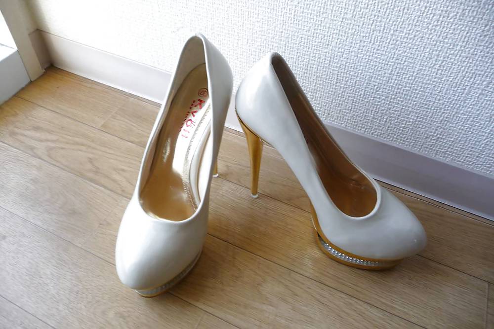Sexy Korean pumps with gold heels on cock (1) #13626608