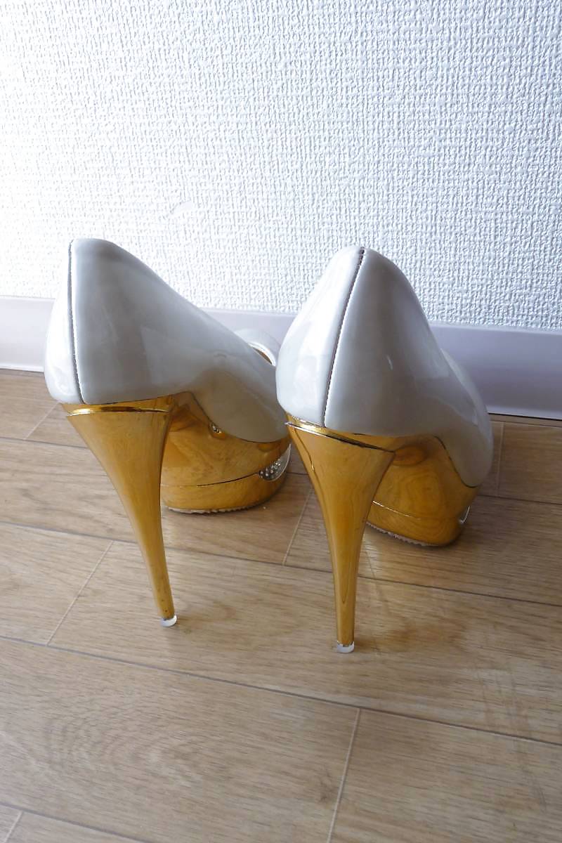 Sexy Korean pumps with gold heels on cock (1) #13626614