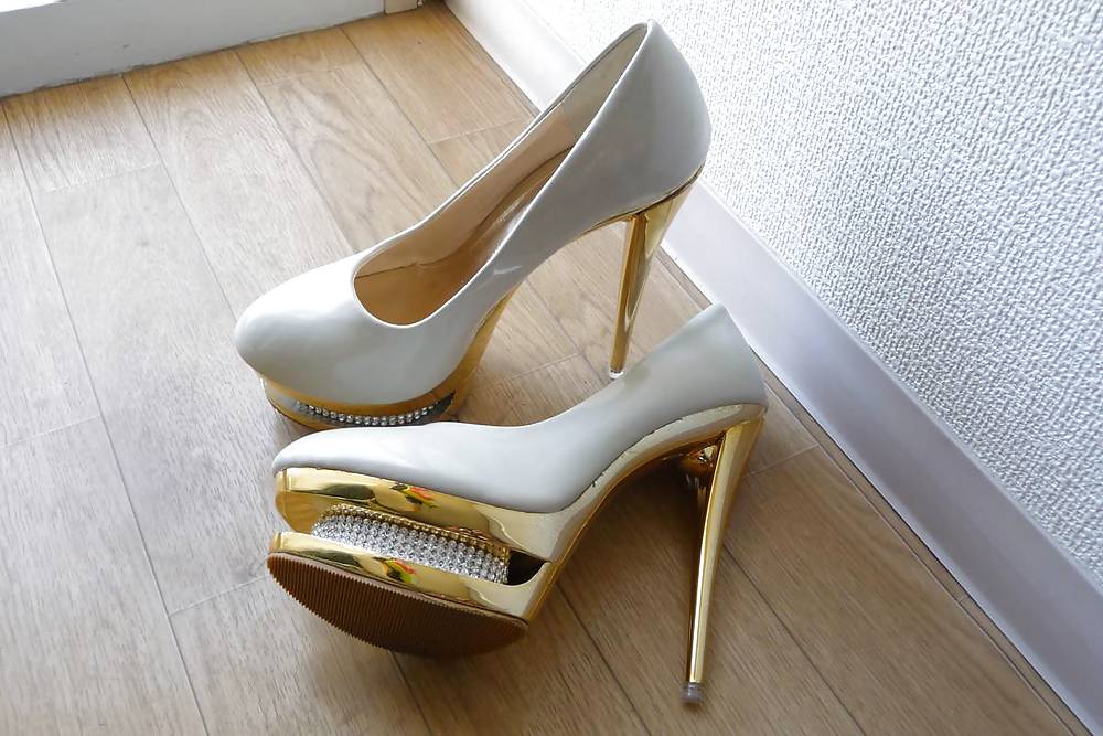 Sexy Korean pumps with gold heels on cock (1) #13626625