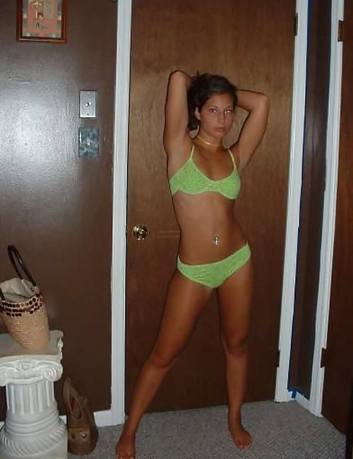 AMATEUR BRUNETTE #9963176