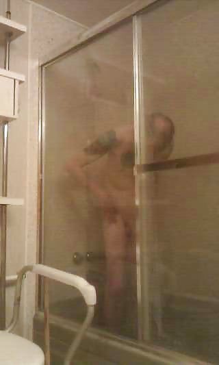 Yo tomando una ducha
 #20732604
