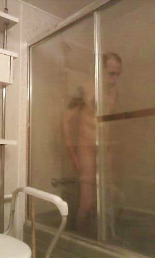 Yo tomando una ducha
 #20732610