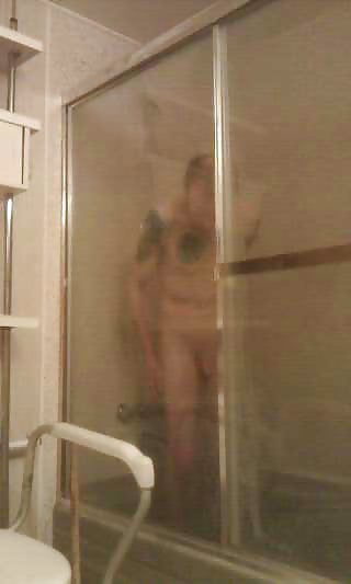 Yo tomando una ducha
 #20732615