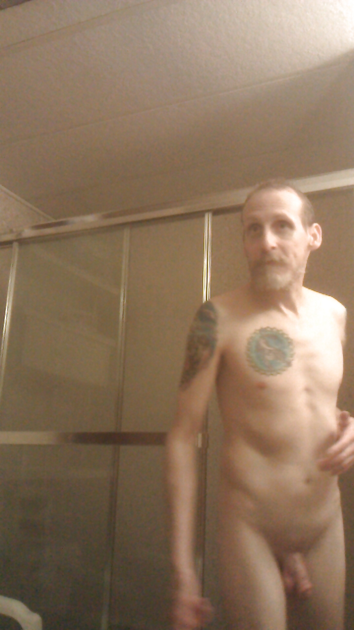 Yo tomando una ducha
 #20732841