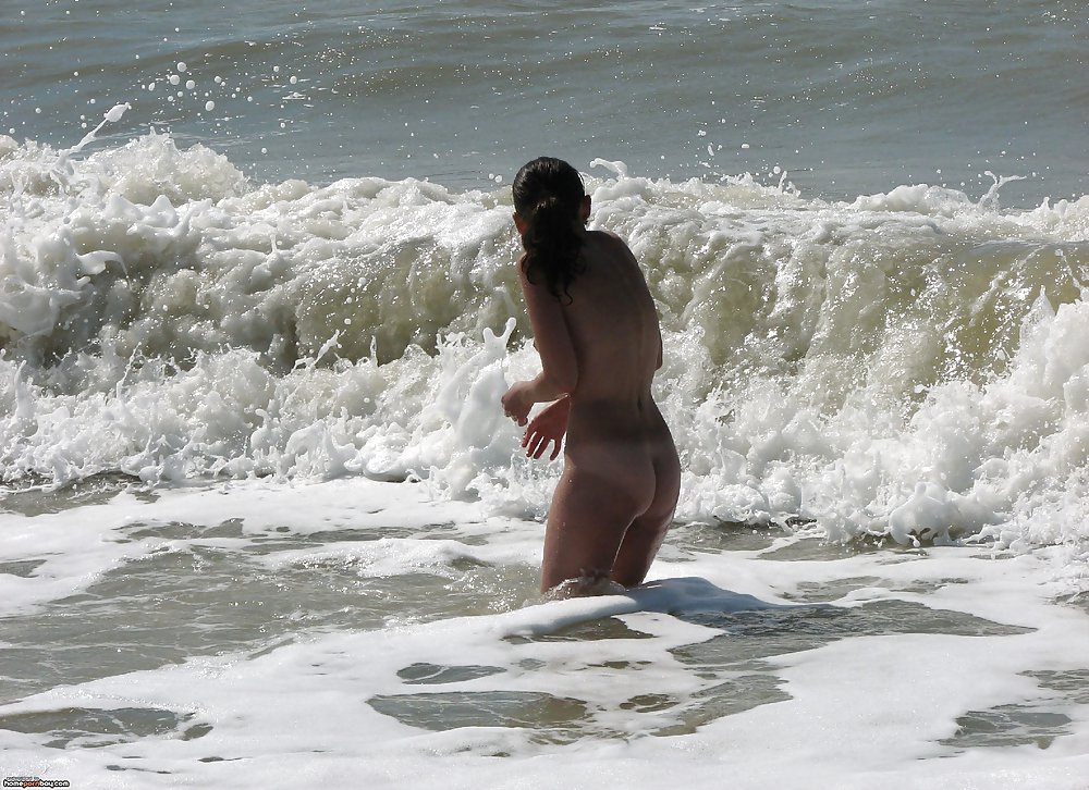 Amateur teen gf topless in spiaggia
 #19912479