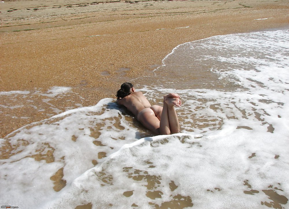 Amateur teen gf topless at beach #19912510