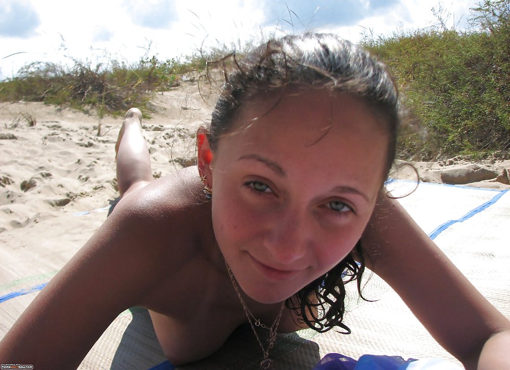Amateur teen gf topless at beach #19912543