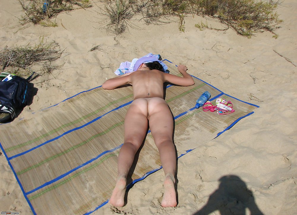 Amateur teen gf topless at beach #19912558