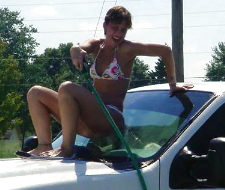 Lavado de coches en bikini
 #12205234