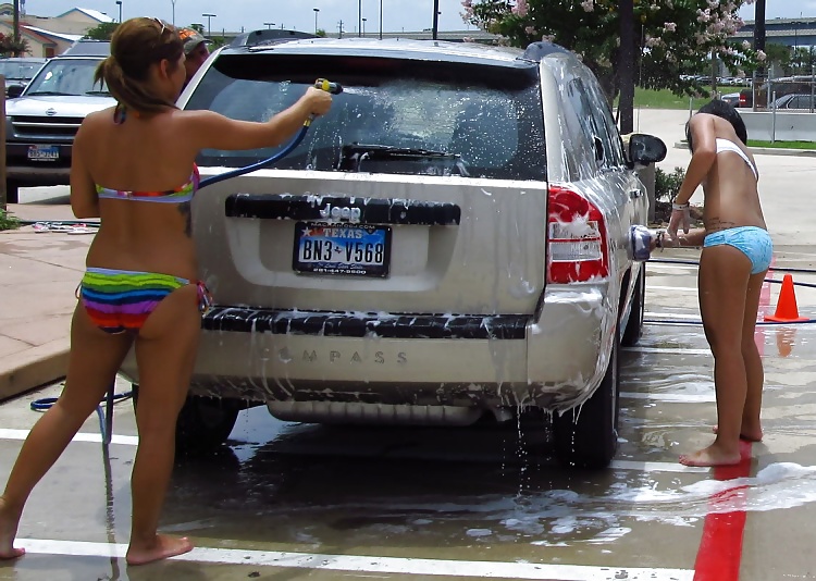 Lavado de coches en bikini
 #12205329