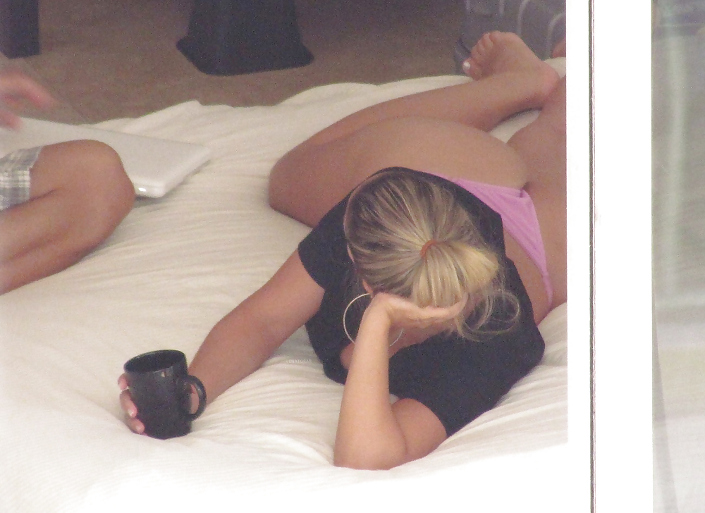 Preciosa en la ventana
 #15536149