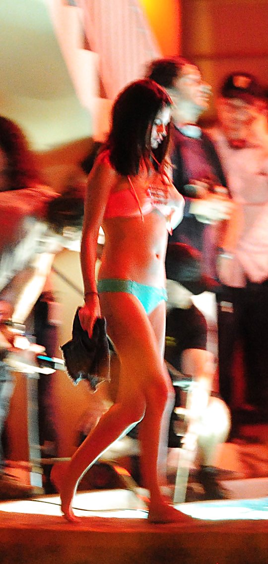 Selena gomez mas bikinis
 #8540819