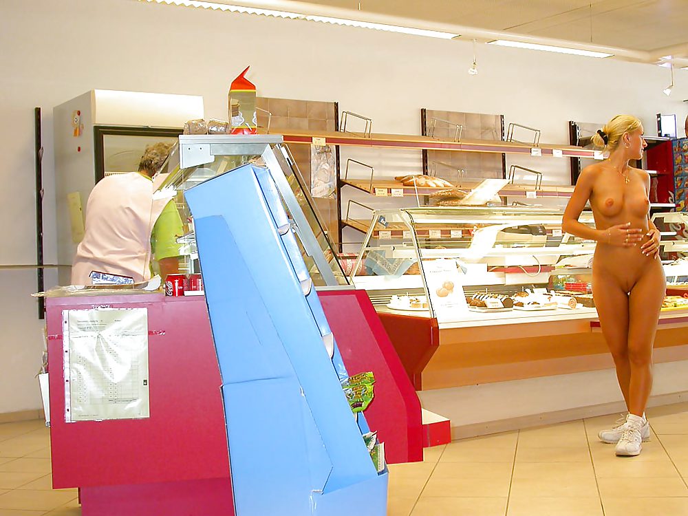 Teenager In Einer Schweizer Bäckerei - Nc #16130431