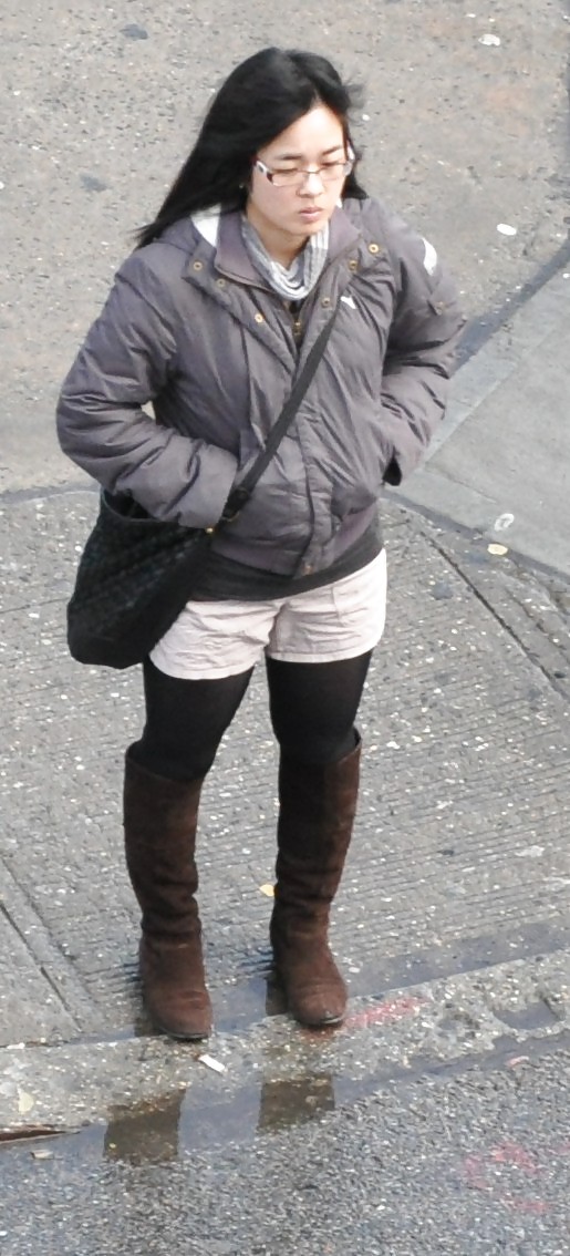 Mädchen Harlem In Der Hitze In New York Asiatischen Kurzen Hosen Und Stiefel #9678576