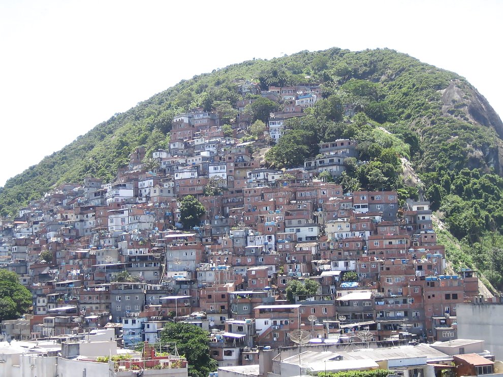 Filles Des Bidonvilles De Rio De Janeiro. #8009784