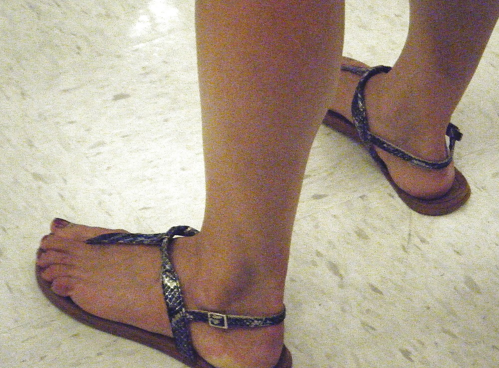 Les Pieds De Jolies Femmes En Talons à Lanières - Aucun Transsexuelles #1127962