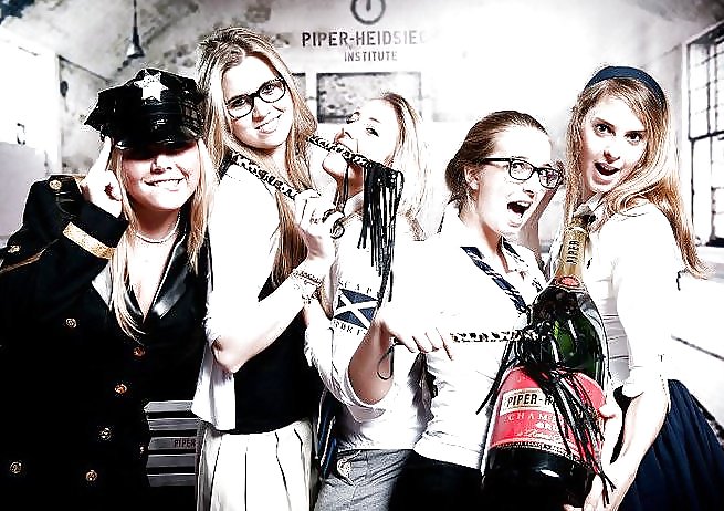 Amies sexy2
 #5285315