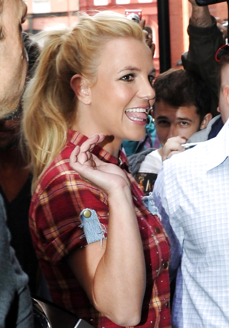 Britney spears
 #16100784