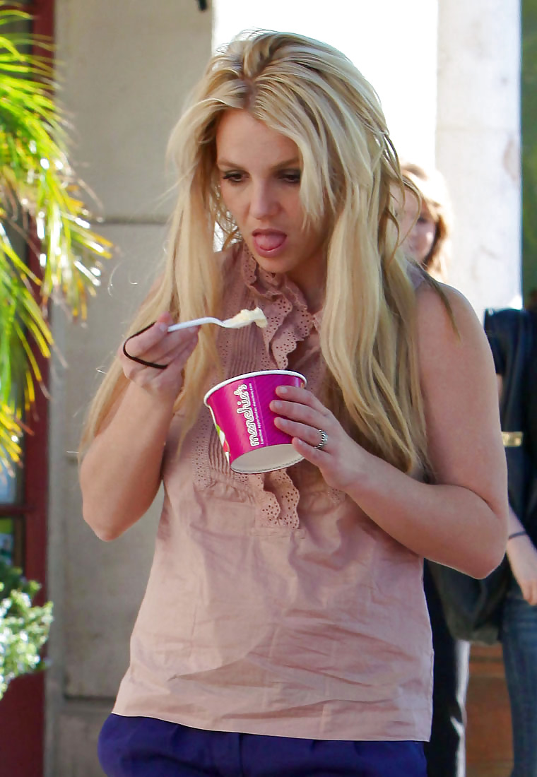 Britney spears
 #16101254